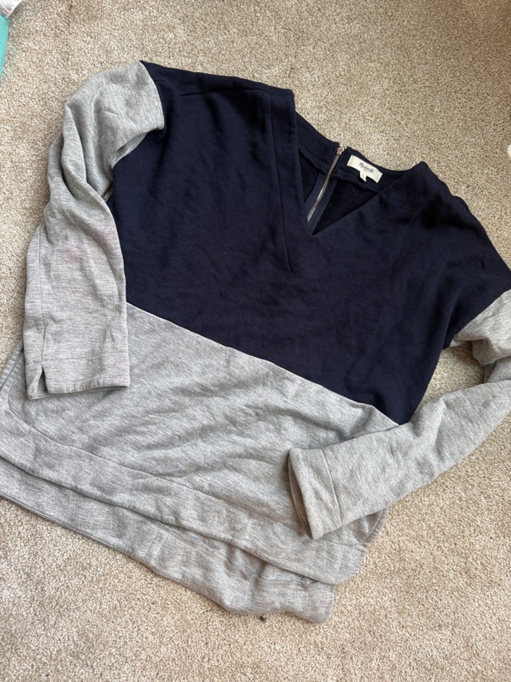 Madewell two tone cotton navy and grey v neck sweater size medium! Zips in back